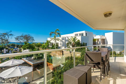 Bayview Beachfront Apartments, In Town Right On The Beach - Accommodation NSW 21