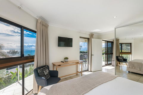 Bayview Beachfront Apartments, In Town Right On The Beach - Accommodation NSW 33
