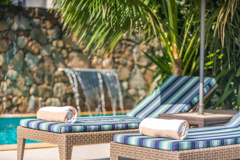Bayview Beachfront Apartments, In Town Right On The Beach - Accommodation NSW 4