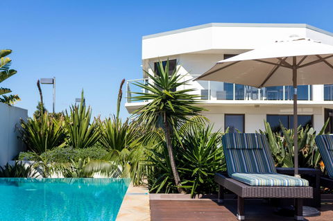 Bayview Beachfront Apartments, In Town Right On The Beach - Accommodation NSW 17