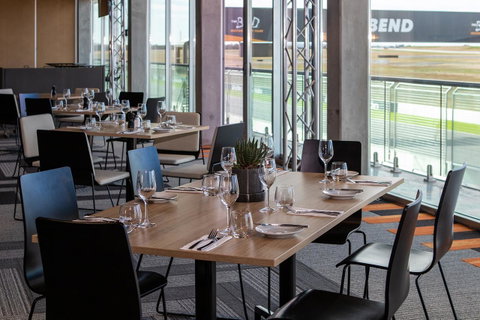 Rydges Pit Lane - Accommodation NSW 39