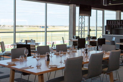 Rydges Pit Lane - Accommodation NSW 38