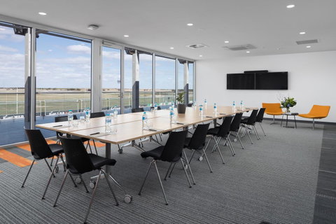 Rydges Pit Lane - Accommodation NSW 3