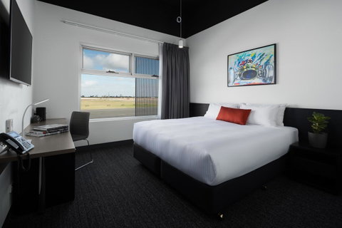 Rydges Pit Lane - Accommodation NSW 35