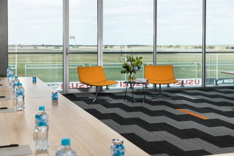 Rydges Pit Lane - Accommodation NSW 4