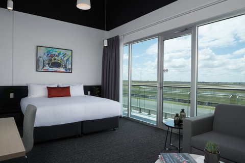 Rydges Pit Lane - Accommodation NSW 10