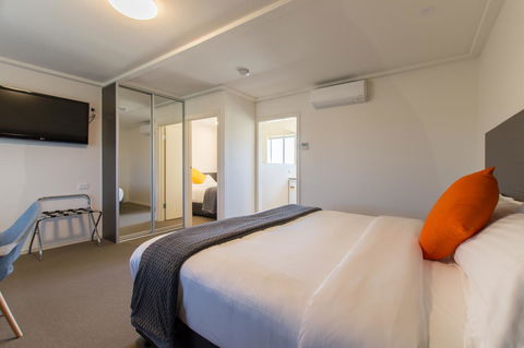 Mick O\'Sheas - Accommodation NSW 14