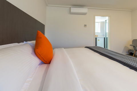 Mick O\'Sheas - Accommodation NSW 15