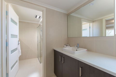 Mick O\'Sheas - Accommodation NSW 28