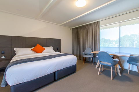 Mick O\'Sheas - Accommodation NSW 16