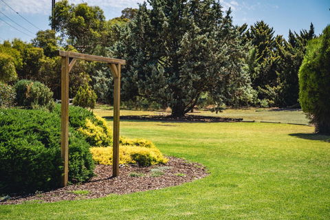 Mick O\'Sheas - Accommodation NSW 34