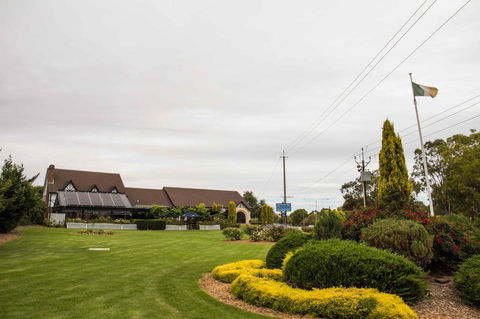Mick O\'Sheas - Accommodation NSW 35