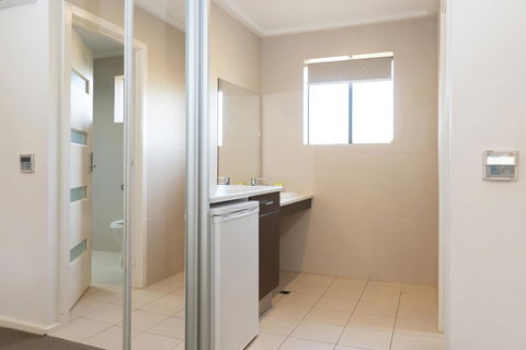 Mick O\'Sheas - Accommodation NSW 3