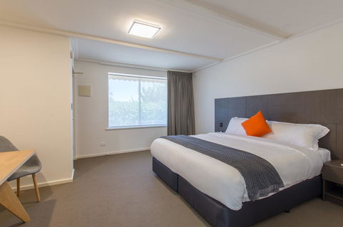 Mick O\'Sheas - Accommodation NSW 9