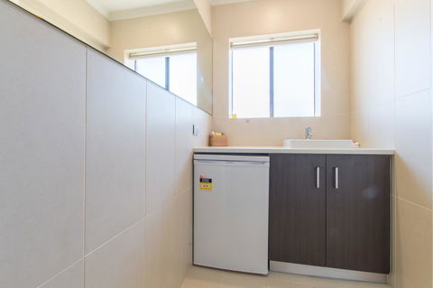 Mick O\'Sheas - Accommodation NSW 27