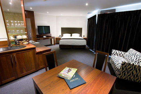 The Commodore - Accommodation NSW 10