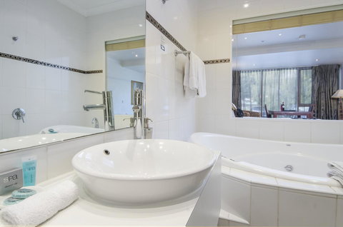 The Commodore - Accommodation NSW 43