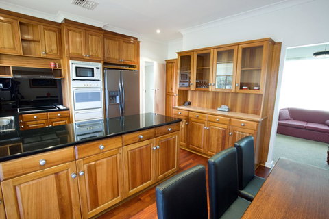 The Commodore - Accommodation NSW 21