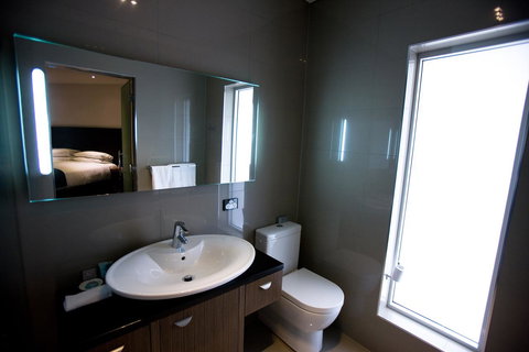 The Commodore - Accommodation NSW 13