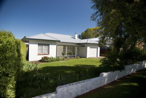 The Commodore - Accommodation NSW 20