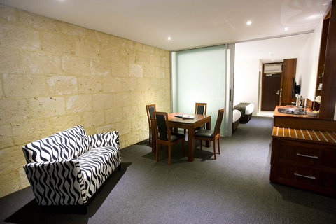 The Commodore - Accommodation NSW 12