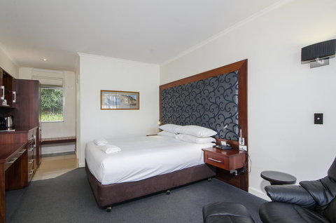 The Commodore - Accommodation NSW 39