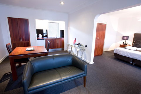 The Commodore - Accommodation NSW 32