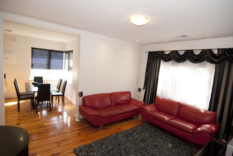 The Commodore - Accommodation NSW 15