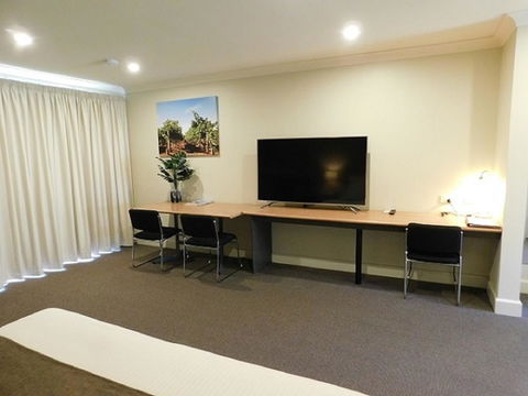 Alexander Cameron Suites - Accommodation NSW 13