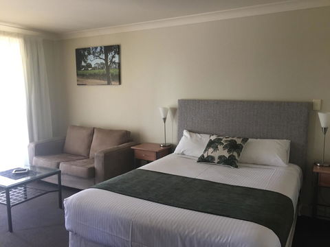 Alexander Cameron Suites - Accommodation NSW 15