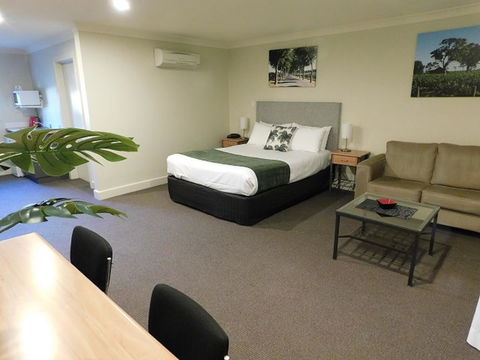 Alexander Cameron Suites - Accommodation NSW 8