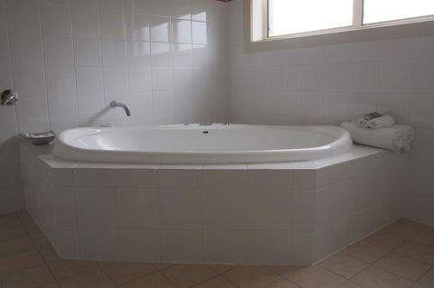 Alexander Cameron Suites - Accommodation NSW 21