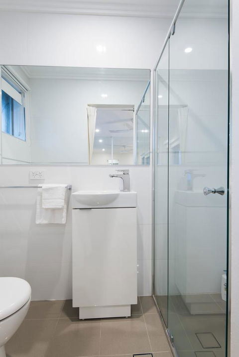 Stylish 3 Bedroom Beachview Apartment - Accommodation NSW 2