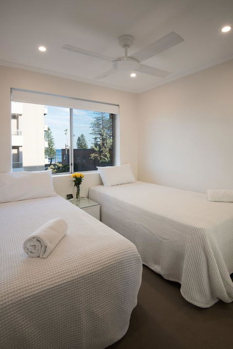 Stylish 3 Bedroom Beachview Apartment - Accommodation NSW 11