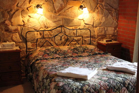 Langmeil Cottages - Accommodation NSW 7