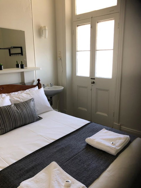 Cornwall Hotel - Accommodation NSW 7
