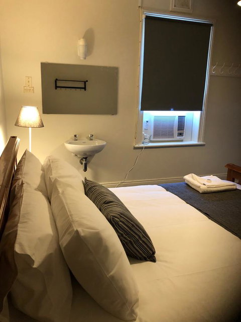 Cornwall Hotel - Accommodation NSW 5