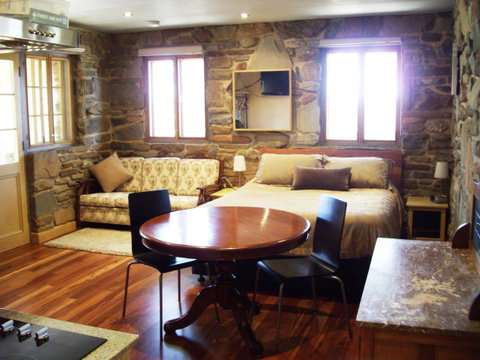 1860 Wine Country Cottages - Accommodation NSW 10