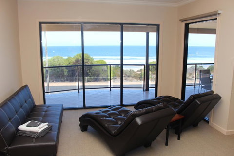 The Lighthouse - Beachfront Accommodation - Accommodation NSW 5