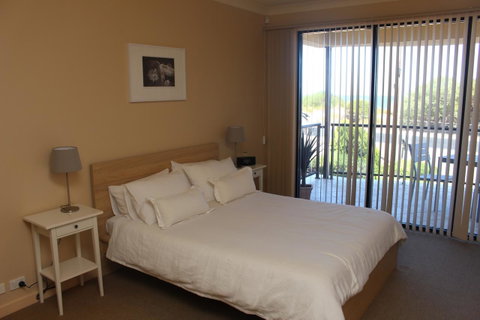 The Lighthouse - Beachfront Accommodation - Accommodation NSW 1