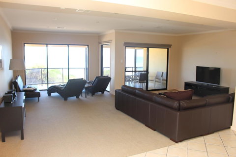 The Lighthouse - Beachfront Accommodation - Accommodation NSW 2