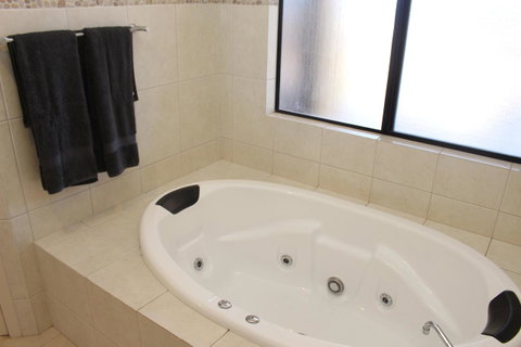 The Lighthouse - Beachfront Accommodation - Accommodation NSW 4