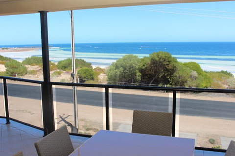 The Lighthouse - Beachfront Accommodation - Accommodation NSW 9