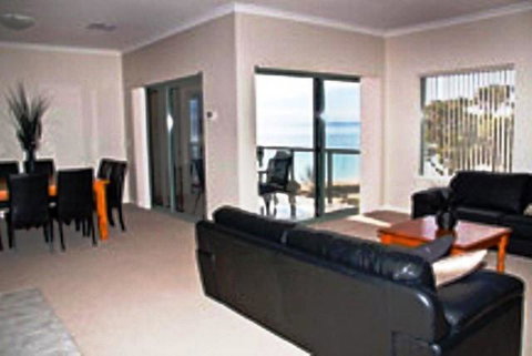 Boardwalk By The Beach - Accommodation NSW 7