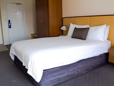 Ocean Beach Hotel - Accommodation NSW 2