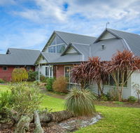 Glenelg on King Bed  Breakfast - Accommodation NSW