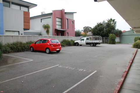 Malibu Apartments - Perth - Accommodation NSW 16