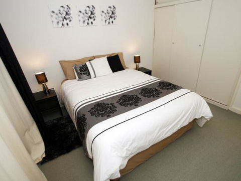 Malibu Apartments - Perth - Accommodation NSW 2