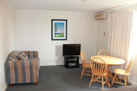Malibu Apartments - Perth - Accommodation NSW 7