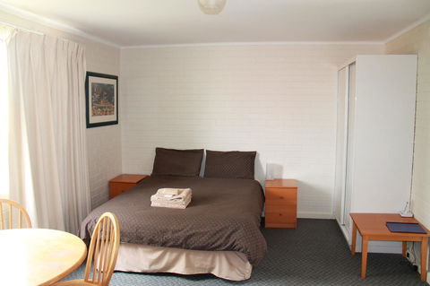 Malibu Apartments - Perth - Accommodation NSW 4